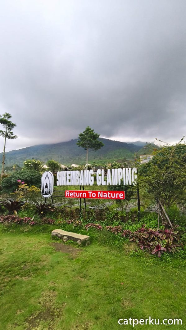 Gunung Cilik Kaliurip: Bonus Aktivitas Pagi yang Menurut Saya Wajib Dicoba Ketika Glamping di Sikembang