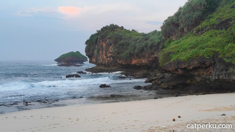 Jadi, Apakah Pantai Srau Cocok untuk Camping?