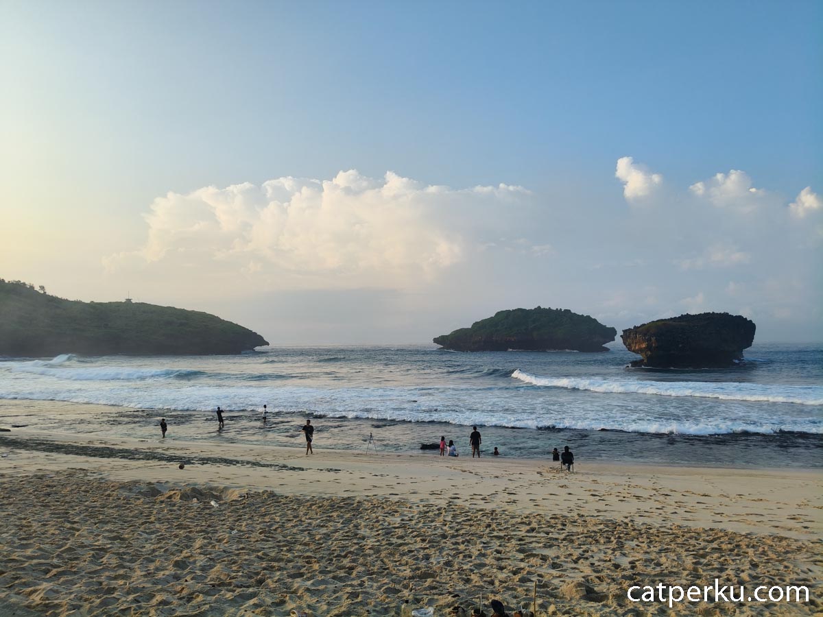 Kenalan Dulu dengan Pantai Srau Pacitan